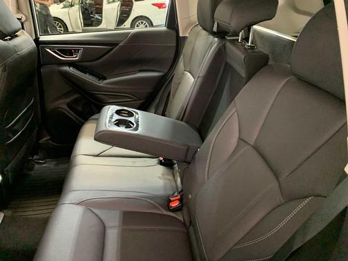 Crystal White Pearl 2022 Subaru Forester Touring
