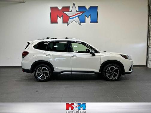Crystal White Pearl 2022 Subaru Forester Touring