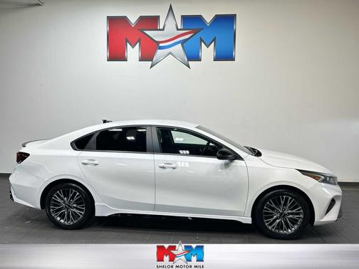 Snow White Pearl 2024 Kia Forte GT-Line