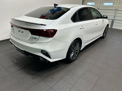 Snow White Pearl 2024 Kia Forte GT-Line