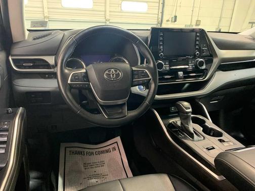 2022 Toyota Highlander Hybrid XLE