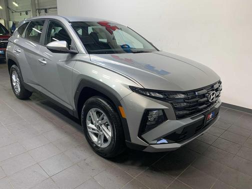 Shimmering Silver 2026 Hyundai TUCSON SE