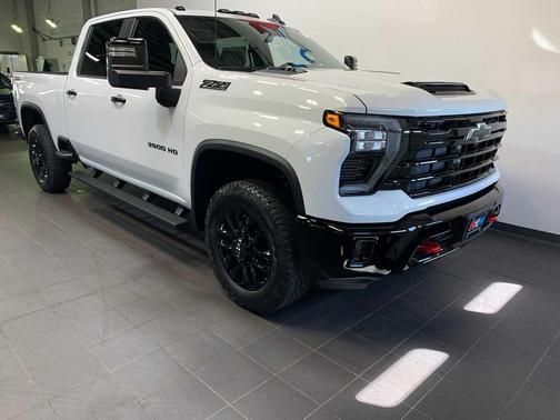 Summit White 2026 Chevrolet Silverado 3500 LT