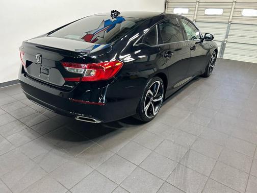 Crystal Black Pearl 2022 Honda Accord Sport 1.5T
