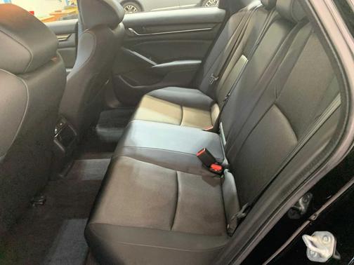 Crystal Black Pearl 2022 Honda Accord Sport 1.5T