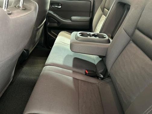 Glacier White 2023 Nissan Frontier SV