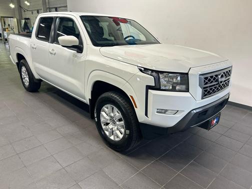 Glacier White 2023 Nissan Frontier SV
