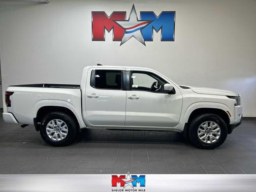 Glacier White 2023 Nissan Frontier SV