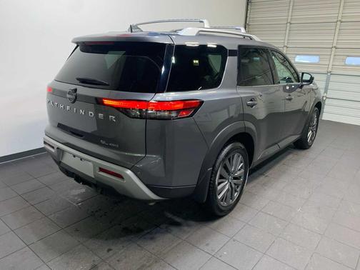 2025 Nissan Pathfinder SL 4WD