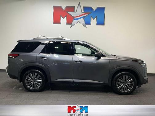 2025 Nissan Pathfinder SL 4WD