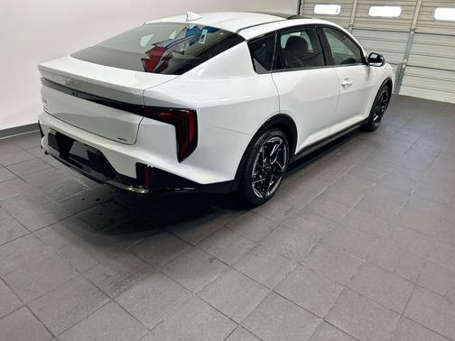 SNOW WHITE 2026 Kia K4 GT-Line