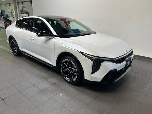 SNOW WHITE 2026 Kia K4 GT-Line