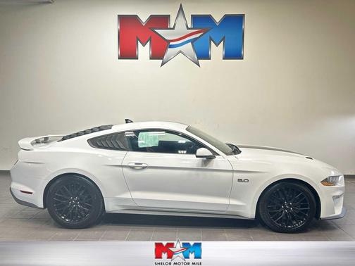 Oxford White 2022 Ford Mustang GT Premium