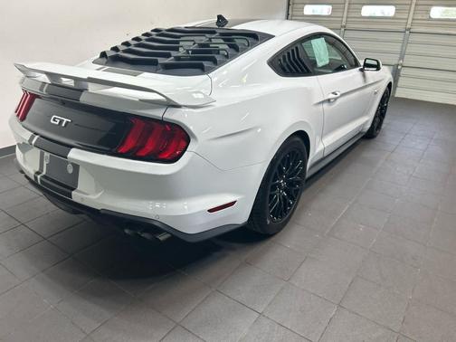 Oxford White 2022 Ford Mustang GT Premium