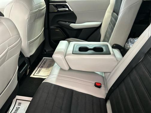 Black Diamond 2026 Mitsubishi Outlander SE S-AWC