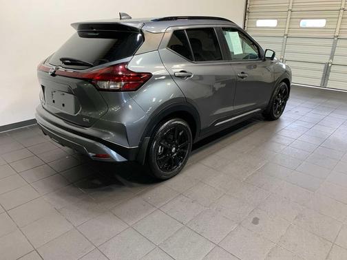 2021 Nissan Kicks SR