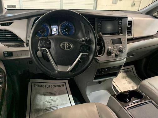 2019 Toyota Sienna XLE