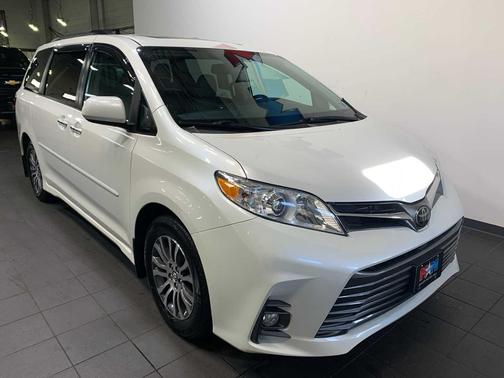 2019 Toyota Sienna XLE