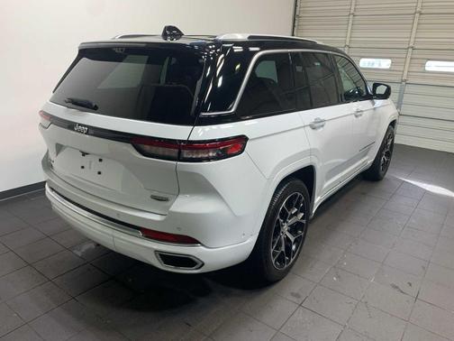 2023 Jeep Grand Cherokee Summit