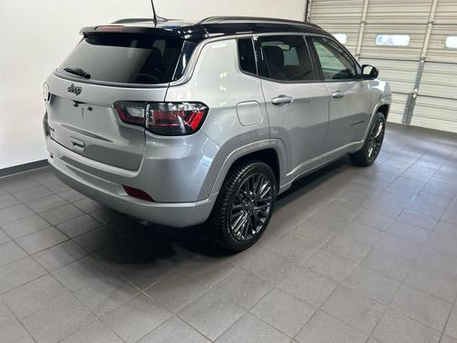 Billet Silver Metallic Clearcoat 2022 Jeep Compass High Altitude