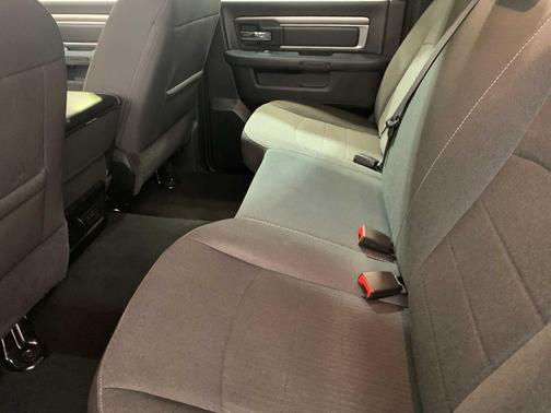 2024 RAM 1500 Classic Warlock Crew Cab 4x4 5'7' Box