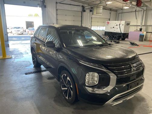 Black Diamond 2023 Mitsubishi Outlander SE S-AWC