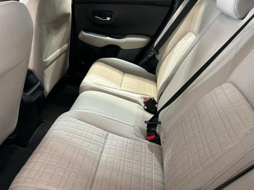 Solar Silver Metallic 2027 Honda HR-V LX