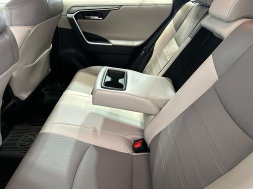 Blizzard Pearl 2021 Toyota RAV4 Hybrid Limited