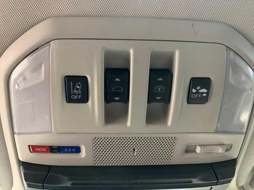 Crystal White Pearl 2022 Subaru Ascent Onyx Edition 7-Passenger