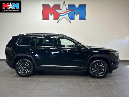 Diamond Black Crystal Pearlcoat 2026 Jeep Cherokee Laredo 4x4