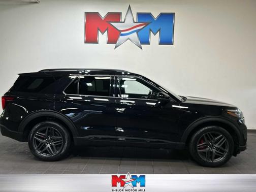 Agate Black Metallic 2025 Ford Explorer ST-Line