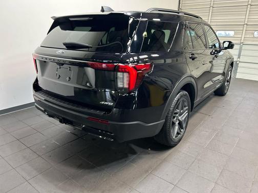 Agate Black Metallic 2025 Ford Explorer ST-Line