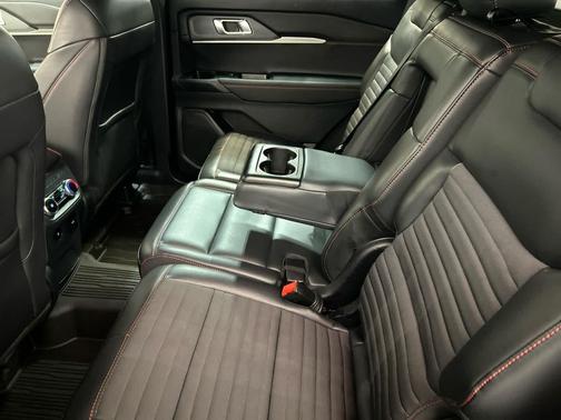 Agate Black Metallic 2025 Ford Explorer ST-Line