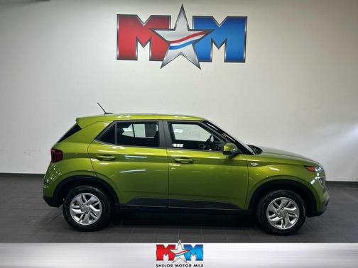 Green Apple 2023 Hyundai VENUE SE