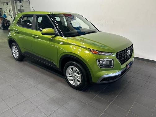 Green Apple 2023 Hyundai VENUE SE