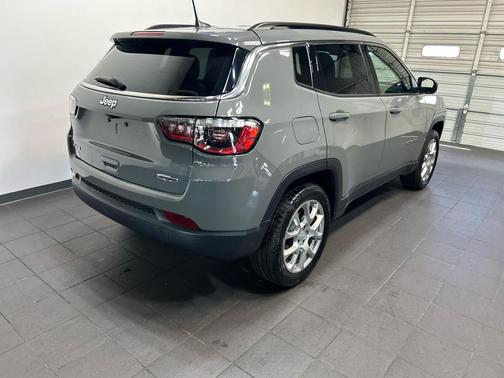 Sting-Gray Clearcoat 2023 Jeep Compass Latitude Lux