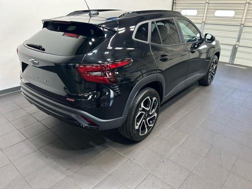 Mosaic Black Metallic 2024 Chevrolet Trax FWD 2RS