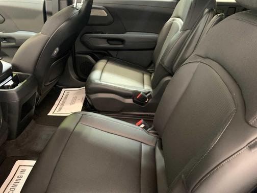 Ivory Silver 2027 Kia Telluride S