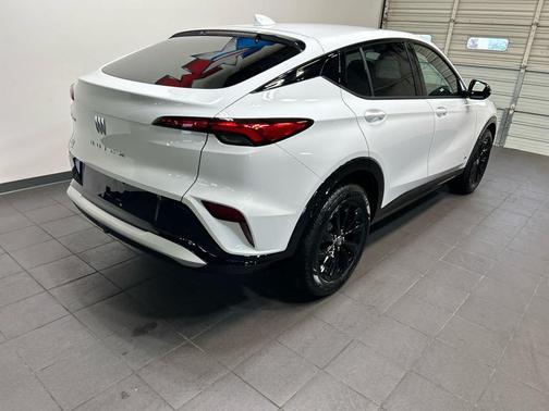 Summit White 2025 Buick Envista Sport Touring FWD