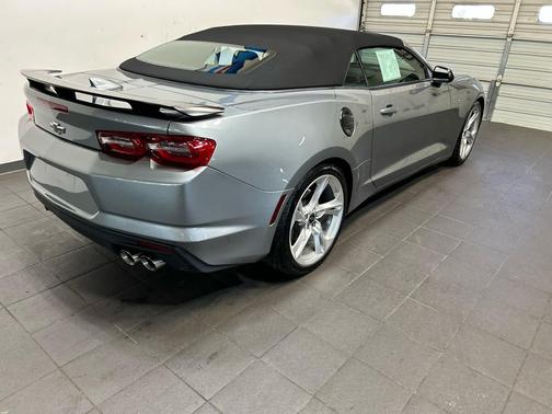 Sharkskin Metallic 2023 Chevrolet Camaro RWD Convertible LT1