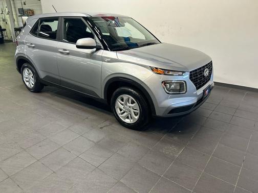 Shimmering Silver 2026 Hyundai VENUE SE