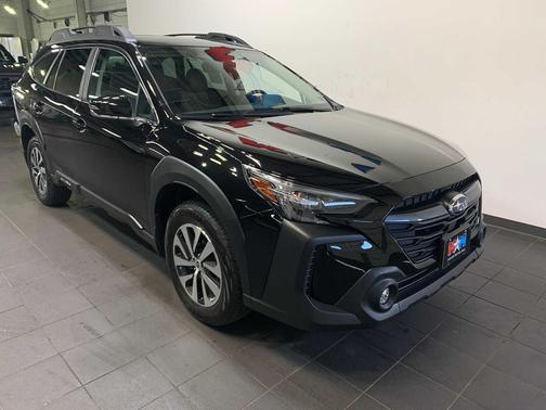 Crystal Black Silica 2025 Subaru Outback Premium