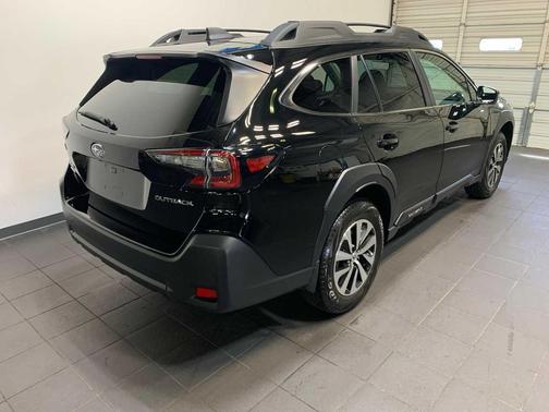 Crystal Black Silica 2025 Subaru Outback Premium