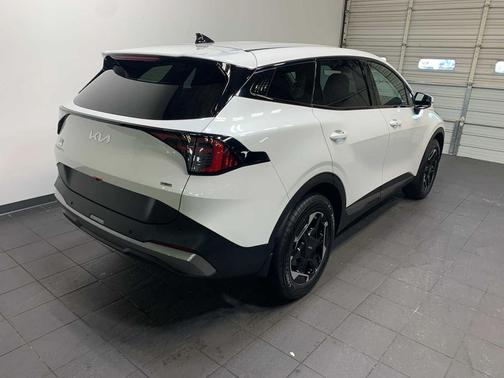 Snow White Pearl 2026 Kia Sportage SX Turbo