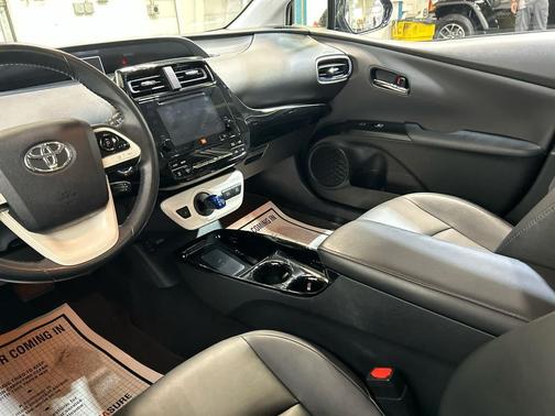 Magnetic Gray Metallic 2017 Toyota Prius Four Touring