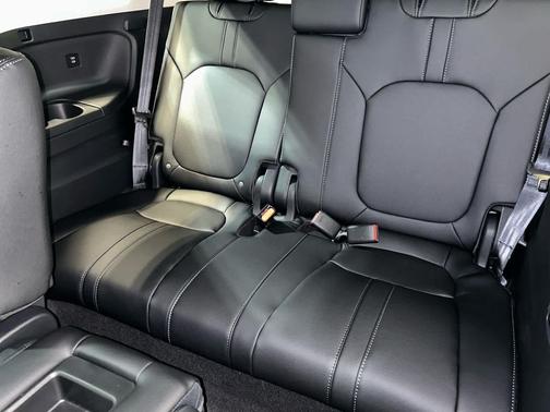 Crystal Black Pearl 2026 Honda Pilot Touring 8-Passenger