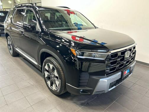 Crystal Black Pearl 2026 Honda Pilot Touring 8-Passenger