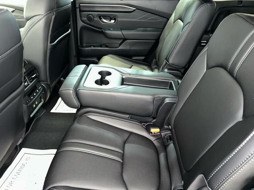 Crystal Black Pearl 2026 Honda Pilot Touring 8-Passenger