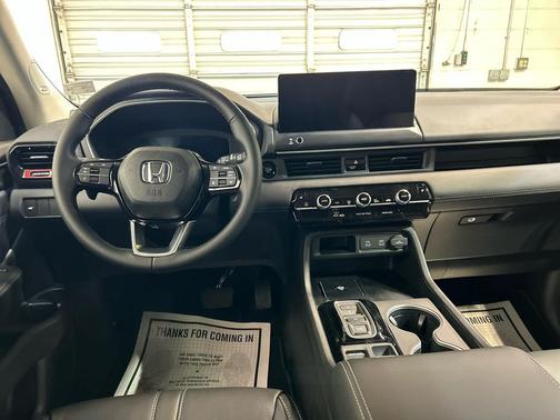 Crystal Black Pearl 2026 Honda Pilot Touring 8-Passenger