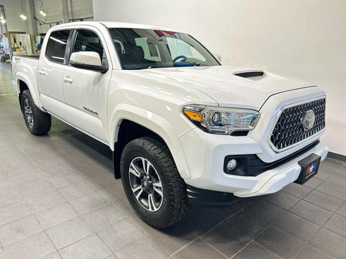 Super White 2019 Toyota Tacoma TRD Sport